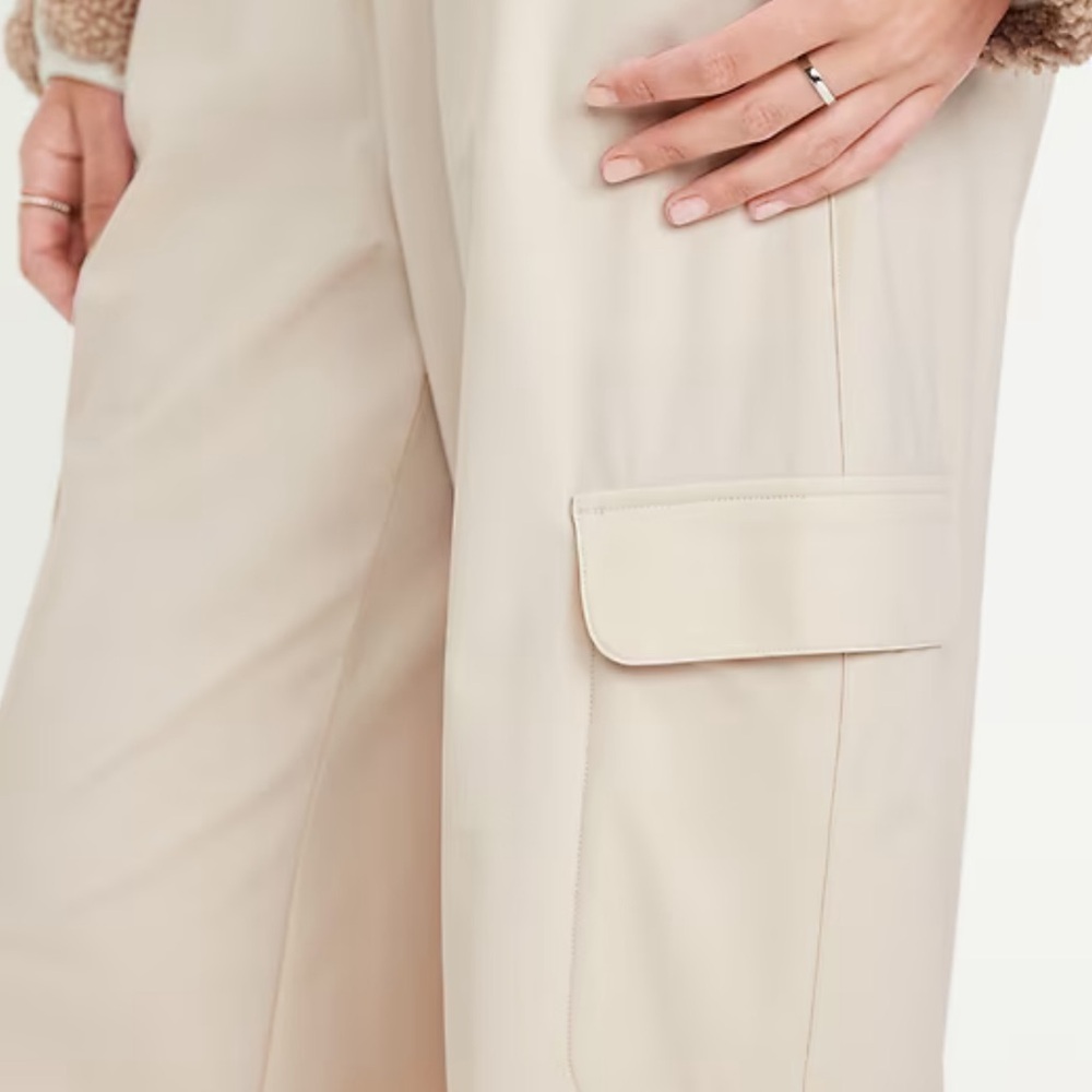 NWT Old Navy Sleek Tech high rise, wide leg cargo